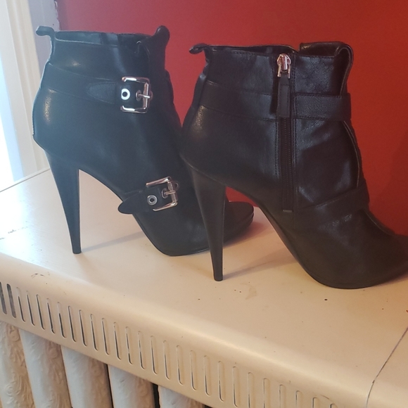 Open toe booties - Picture 3 of 4